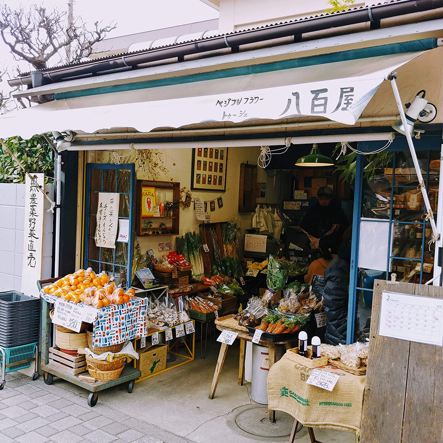 ＜ベジフルフラワートゥーシェ八百屋＞<br />
体に優しい食品、野菜など<br />
